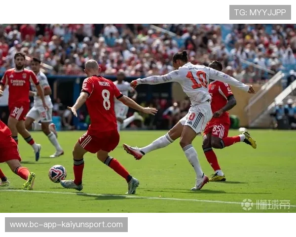 拜仁强势推进，萨内一次直塞完全改变比赛走势