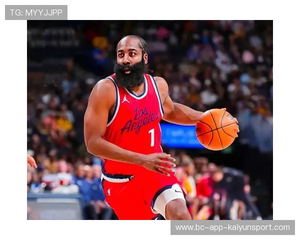 哈登突破吸引包夹创造空间,快船进攻更立体