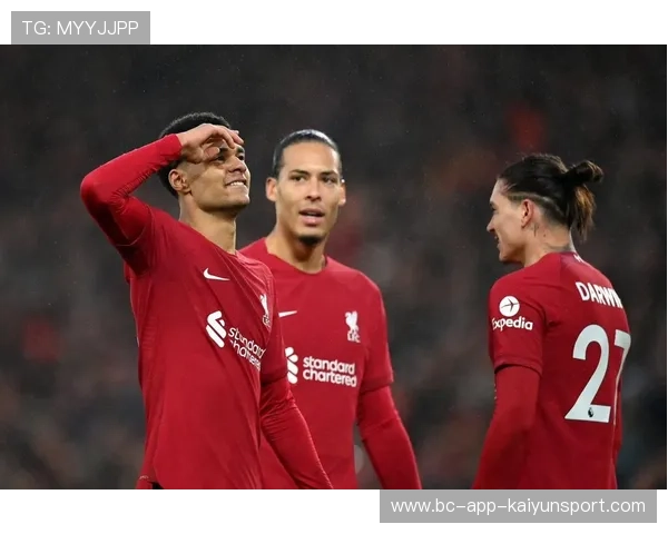 利物浦加克波强势护球连过两人推射破门，展现超凡球技