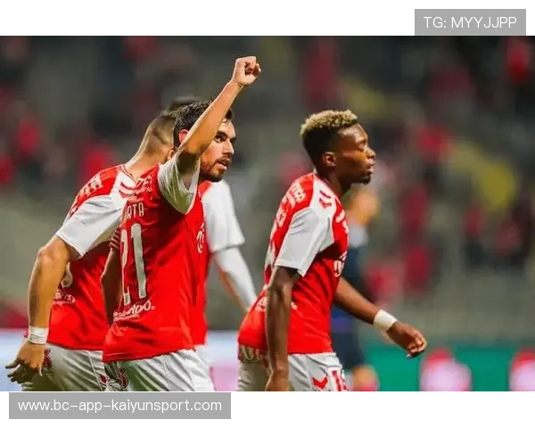 贝蒂斯前场持续压迫不让对手喘息，足球场上的致命武器